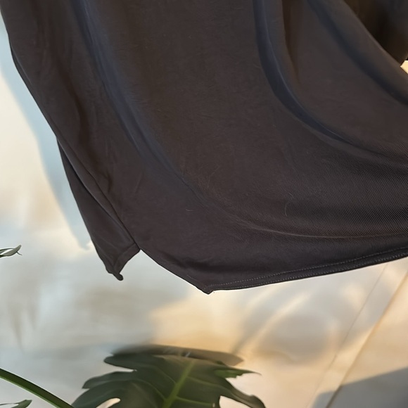 SILENCE + NOISE | Urban Outfitter’s Elegant Black Twisted Women's Bat Wing Top - Picture 6 of 11